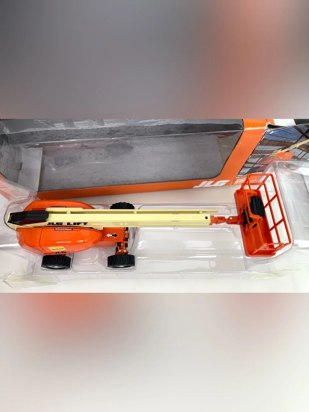 RARE JLG 2015 600S Telescopic Boom Lift 1:32 Scale Collectible Die Cast Series 4